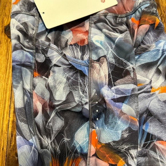 Lululemon Fast and Free High Rise Tight 25” Leggings - Picture 4 of 15